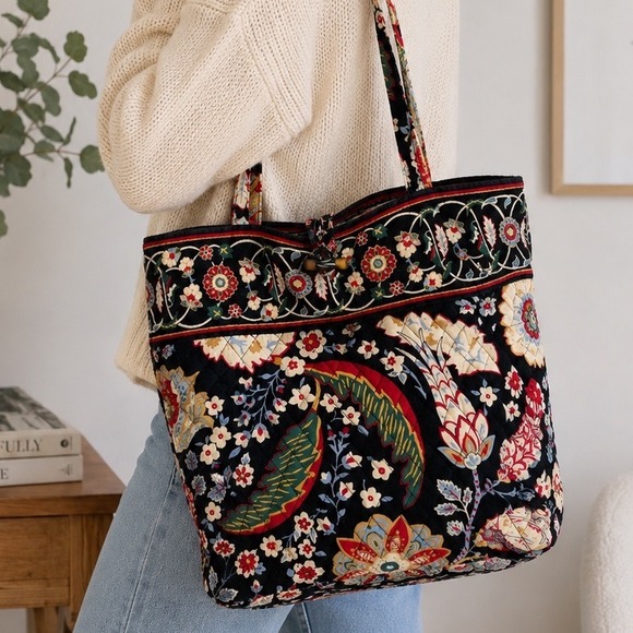 Vera Bradley Handbags - Vera Bradley Versailles Retired Paisley Quilted Tote Bag Like New Floral